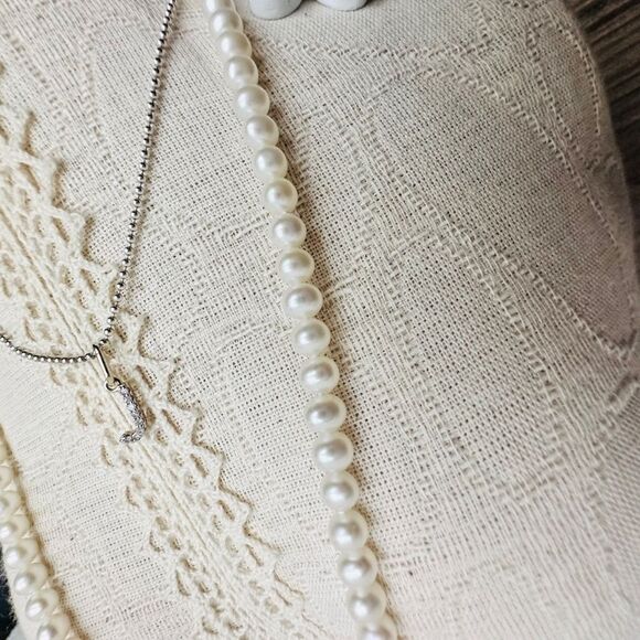 💖Tiffany & Co. Ziegfeld Collection Pearl Necklace 4-5mm each, 16 inches💖 - Picture 4 of 9